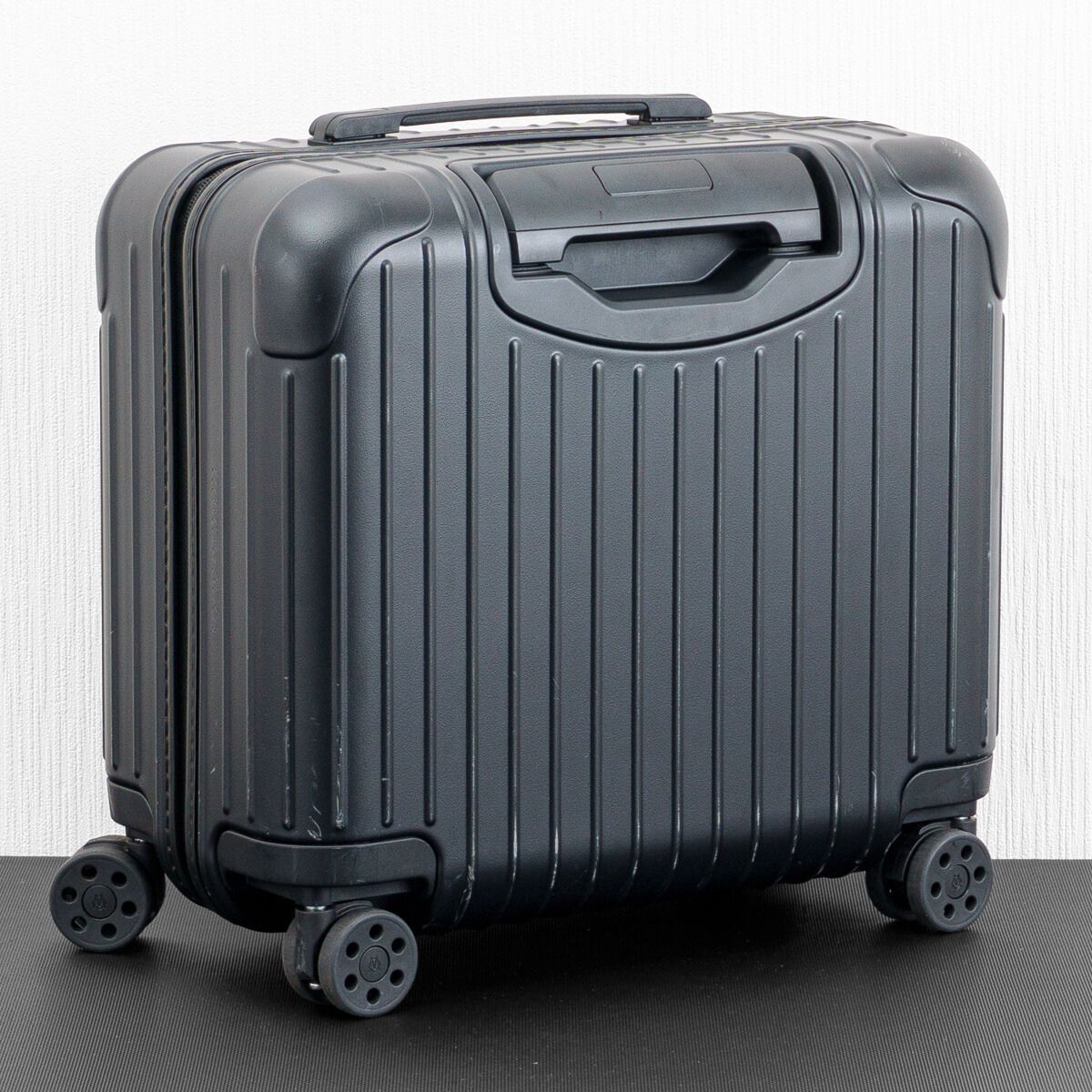 RIMOWA リモワ Essential Sleeve Compact エッセンシャルスリーブ