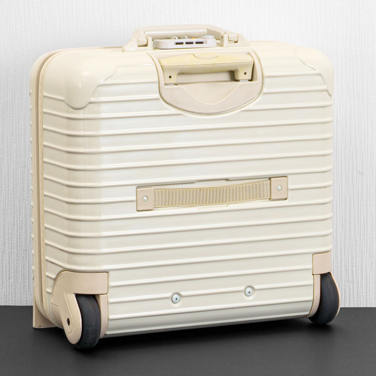 リモワ×ユナイテッドアローズ　サルサ　23リットル 美品 RIMOWA リモワ ユナイテッドアローズ SALSA サルサ 23L 2輪 機内