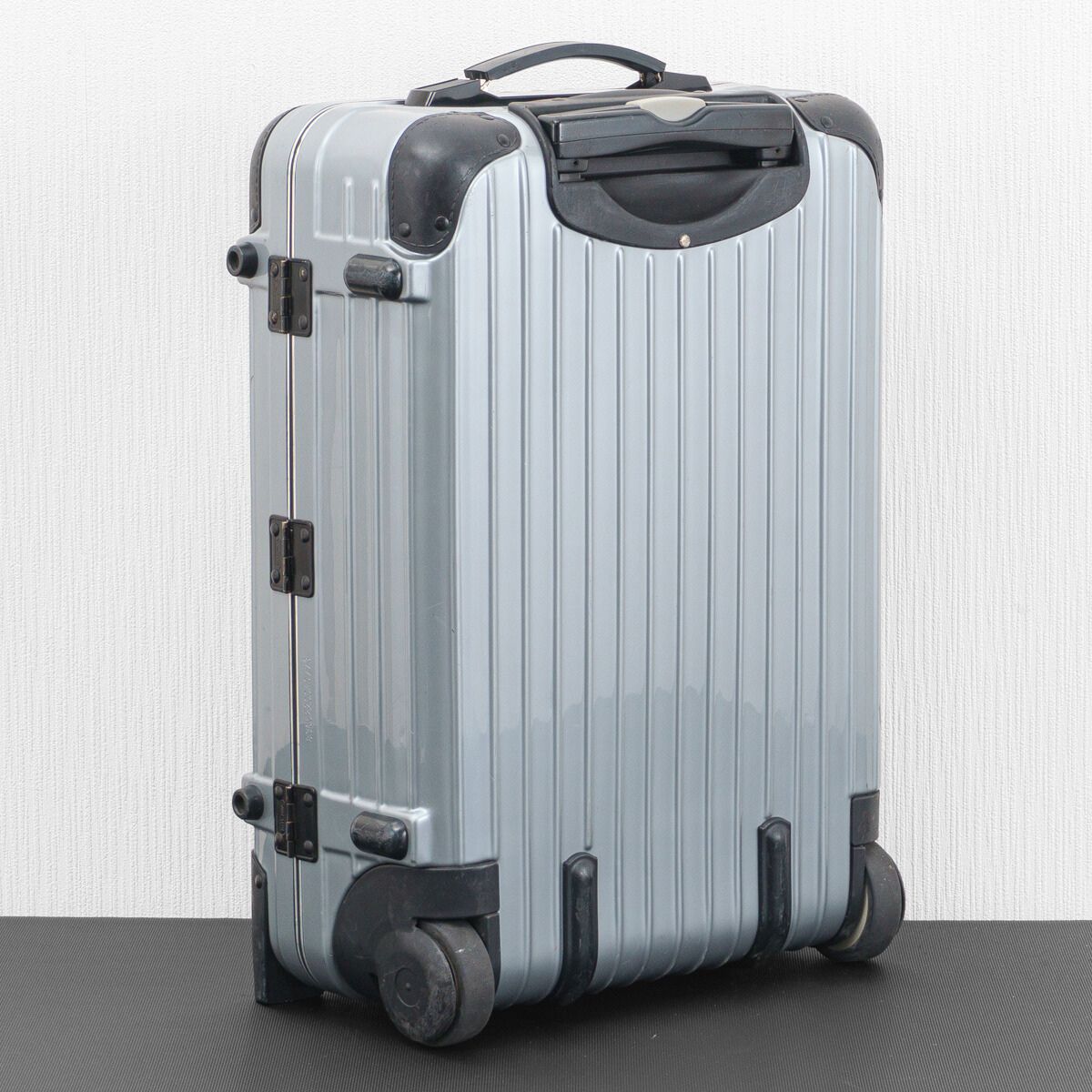 RIMOWA リモワ SAMBA サンバ キャリーケース シルバー ※ジャンク品 RIMOWA リモワ SAMBA サンバ 35L 機内持ち込み 2輪 TSAロックベルト付