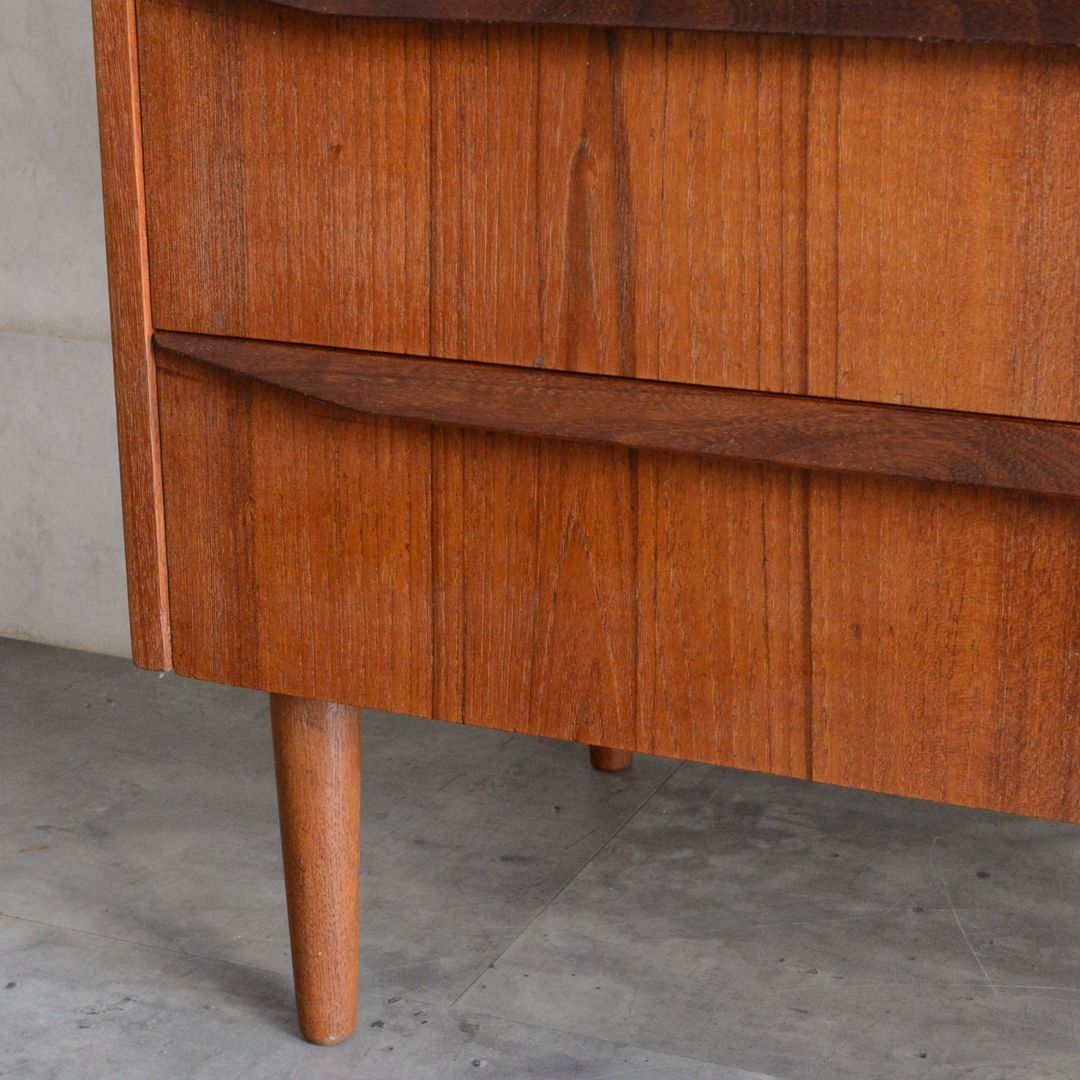 デンマーク チーク材 3段チェスト 北欧家具 ヴィンテージ ミッドセンチュリー 3段スモールチェスト シンプルで洗練された美しい家具です