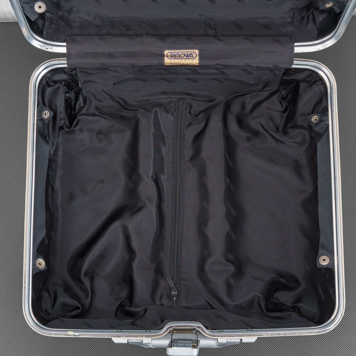 RIMOWA リモワ TOPAS トパーズ 28L 機内持ち込み 2輪 TSAロックベルト