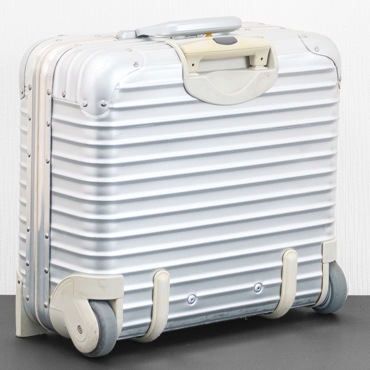 RIMOWA リモワ TOPAS トパーズ 28L 機内持ち込み 2輪 TSAロックベルト