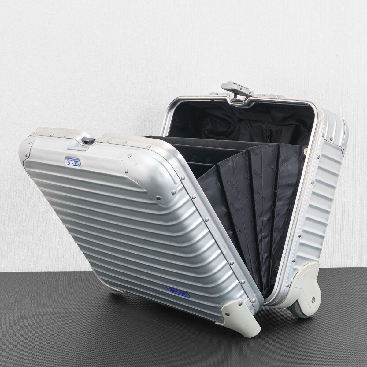 RIMOWA リモワ TOPAS トパーズ 28L 機内持ち込み 2輪 TSAロックベルト