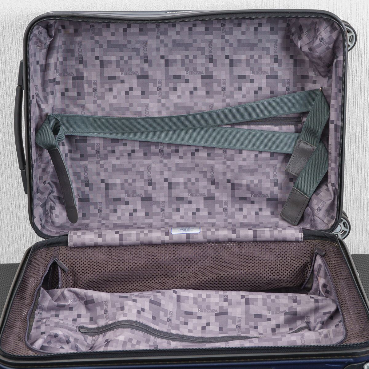 美品　RIMOWA SALSA 32L キャリーケース　4輪　マットグレー　機内 RIMOWA リモワ SALSA サルサ 32L 4輪 機内持ち込み TSAロック キャビン