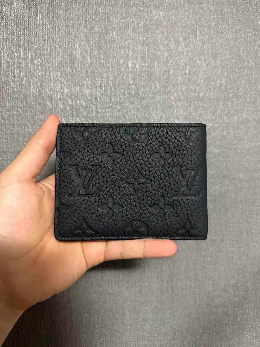 Louis Vuitton トリヨン シャドウ 二つ折り財布