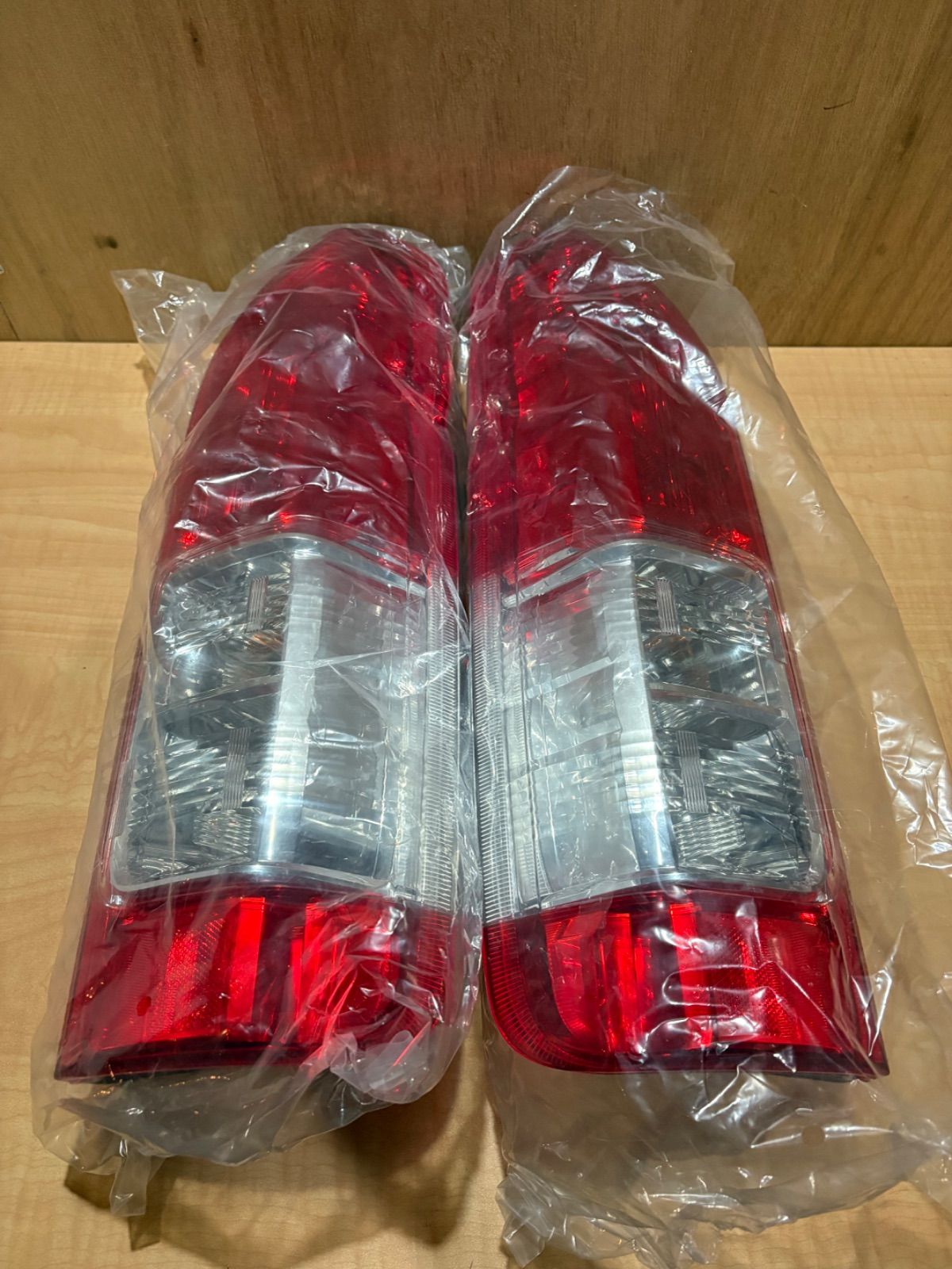 ハイエース ダークプライムS テールランプ 新車外し - メルカリ