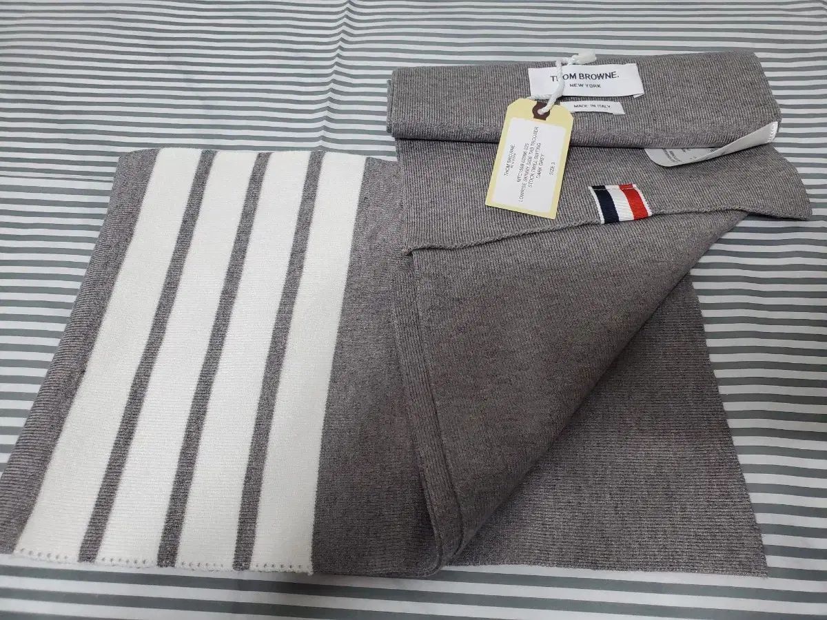 トム・ブラウンマフラー 出品 - メルカリ