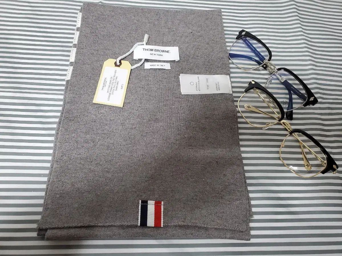 新品未使用）トムブラウンマフラー トム・ブラウンマフラー 出品 - メルカリ