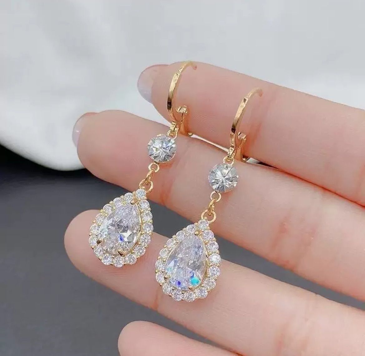 美品 ゴールド ピアス クリスタル 新品未使用》上品 ピアス ゴールド シンプル 高見え おしゃれ 結婚式