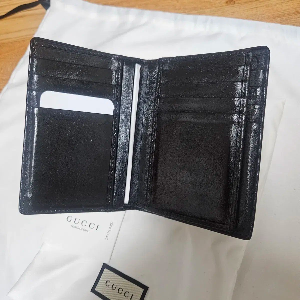 グッチ マイクロシマ メンズ レディース 二つ折り財布 ブラック 正規品