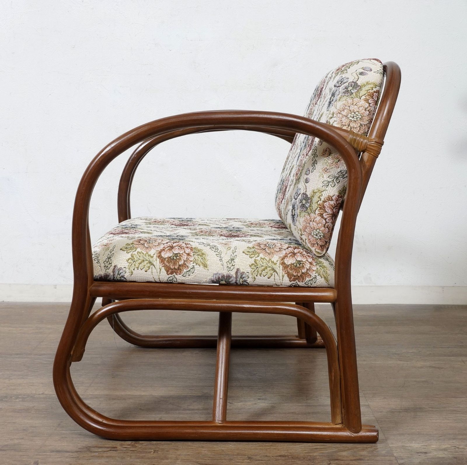 送料無料！ E 新品・未使用 高級 籐 座椅子 椅子 いす ミドルタイプ