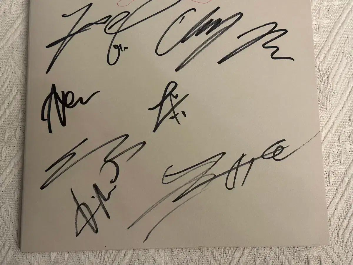 THE BOYZ(ザ・ボーイズ・ドボイズ) サイン入り アルバム - メルカリ