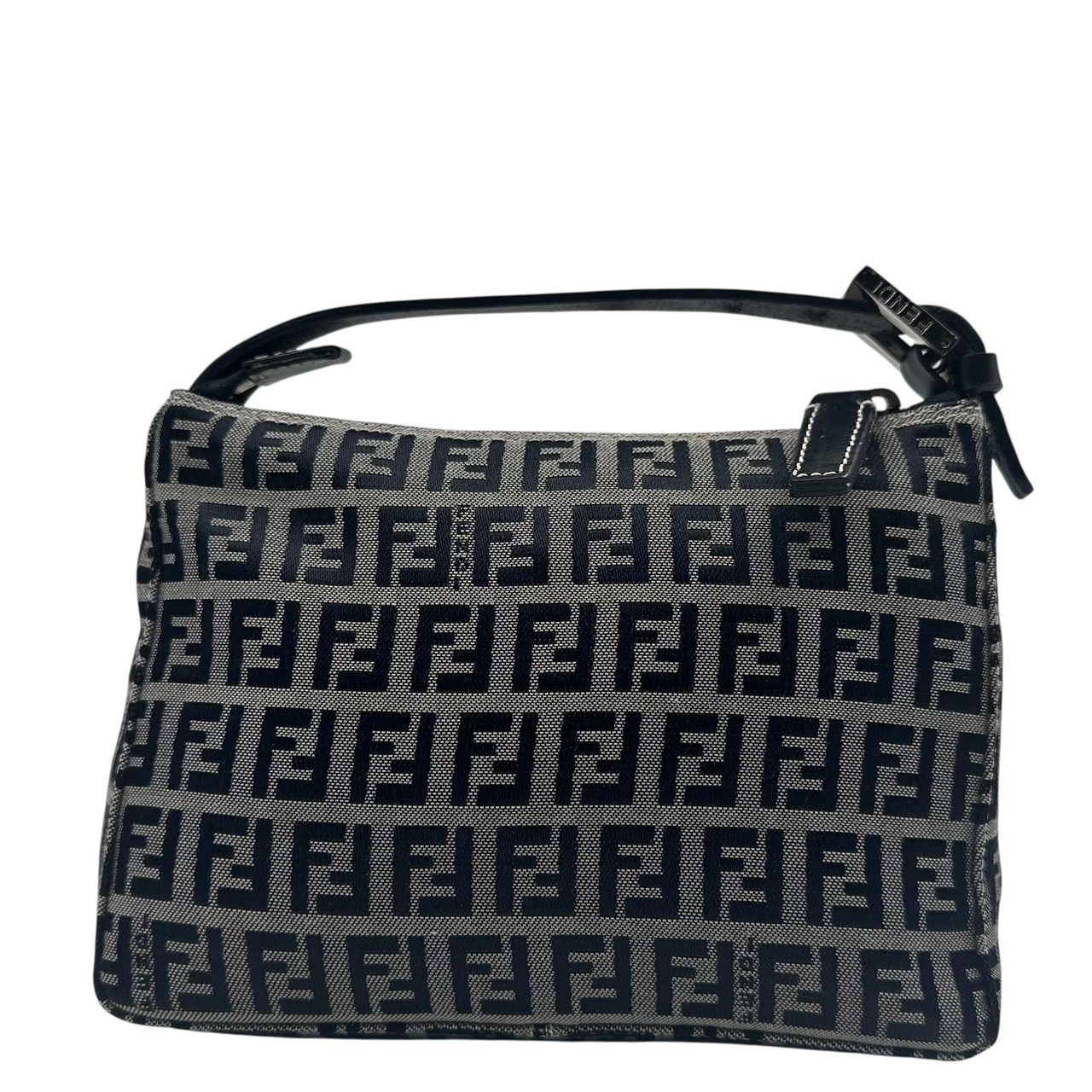 良品✨FENDI フェンディ アクセサリーポーチ 化粧ポーチ マンマ