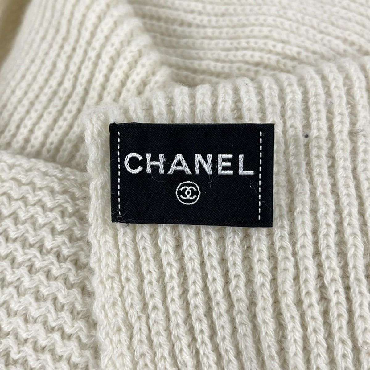 美品！CHANEL シャネル　カシミアマフラー　アイボリー CHANEL アイボリー ビジュー付きマフラー