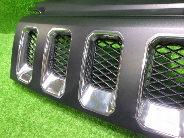 デリカD5 純正グリル CV 前期 貼りもの付 7456A366 カメラ穴カバー付