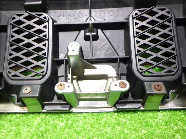 デリカD5 純正グリル CV 前期 貼りもの付 7456A366 カメラ穴カバー付