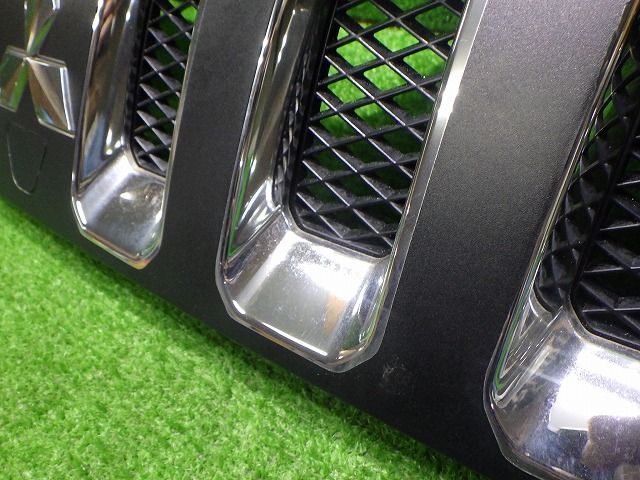 デリカD5 純正グリル CV 前期 貼りもの付 7456A366 カメラ穴カバー付