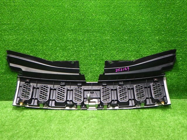 デリカD5 純正グリル CV 前期 貼りもの付 7456A366 カメラ穴カバー付