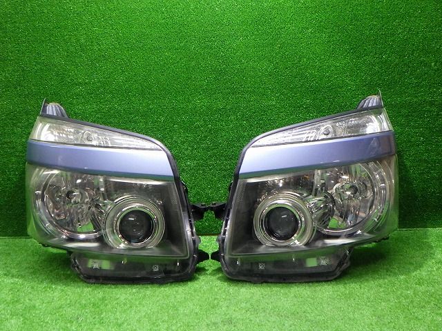 70ヴォクシー ヘッドライト 左右 HID ZRR70/75 前期 28-203 V8