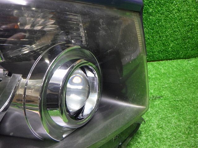 70ヴォクシー ヘッドライト 左右 HID ZRR70/75 前期 28-203 V8