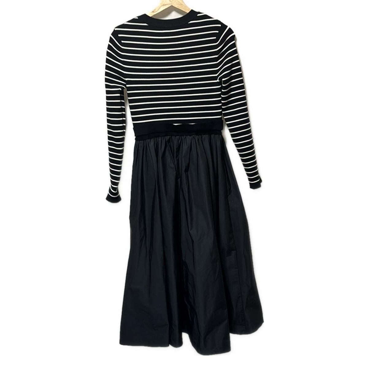 EPOCAワンピース黒サイズ40 EPOCA(エポカ) ワンピース サイズ40 M レディース - 黒×白 クルー