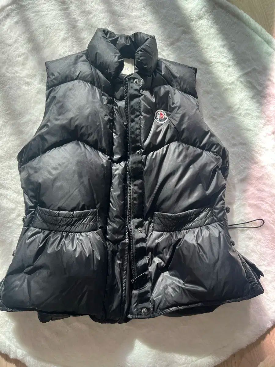 MONCLER モンクレール ブラック ダウン ベスト - メルカリ