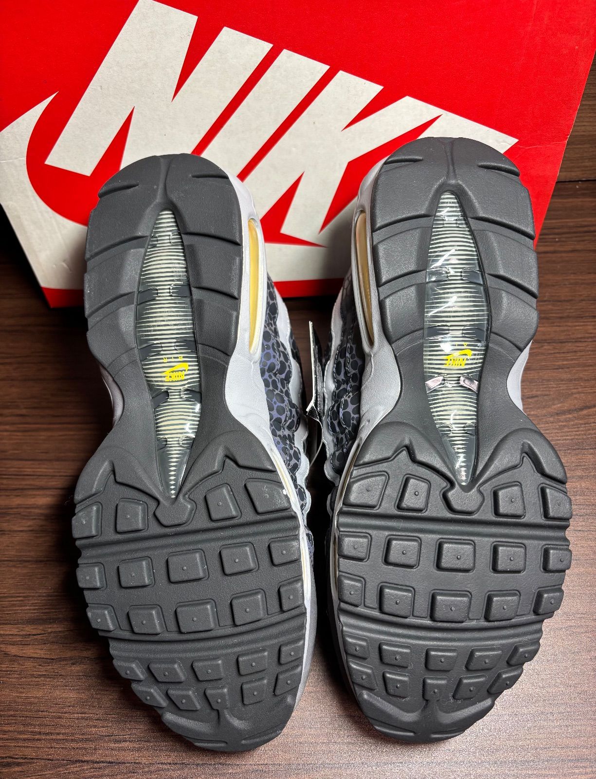 MCKさん専用です ナイキ エアマックス95 SE オフノワール/アマリロ/ウルフグレー 未使用