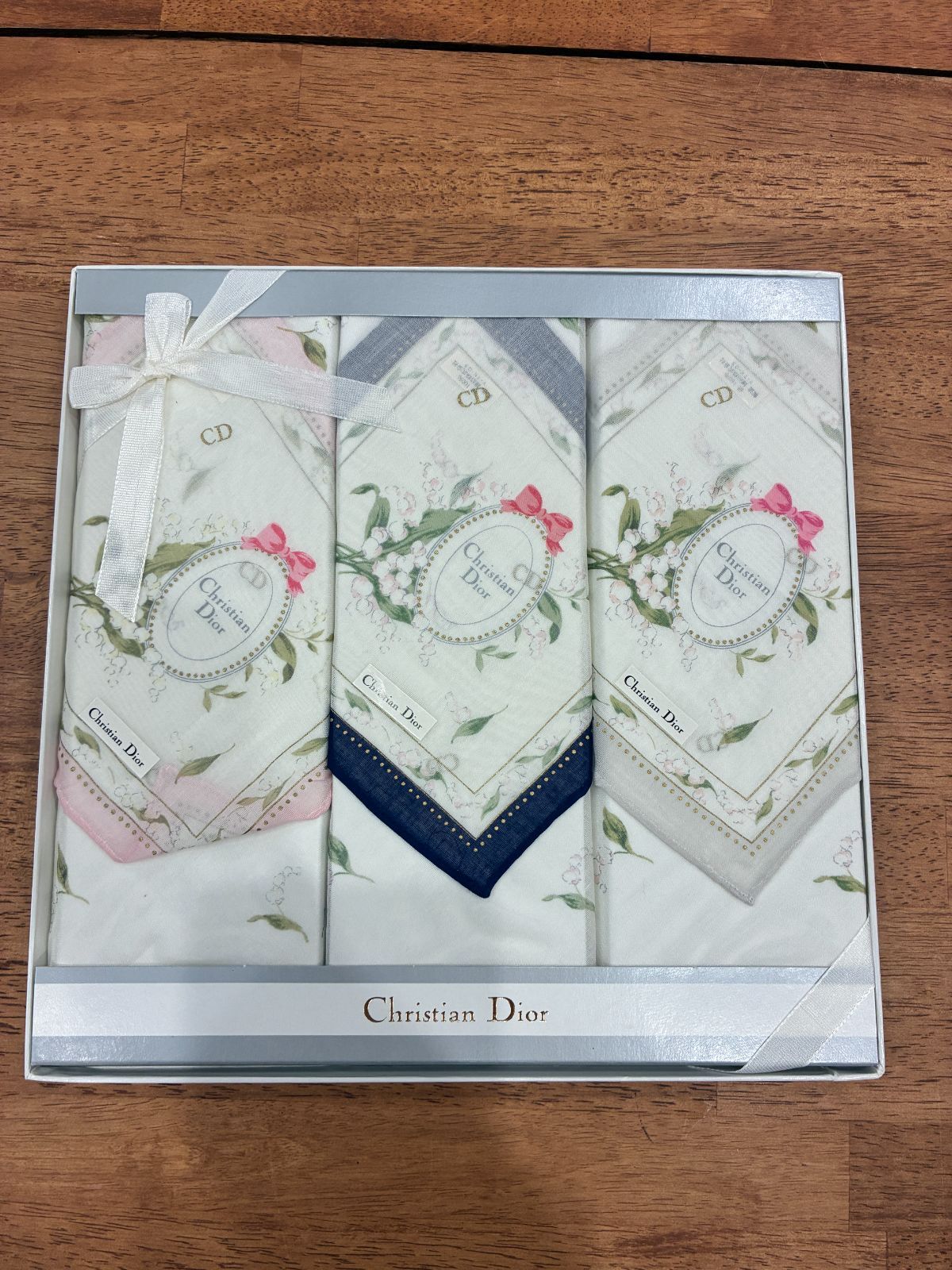 クリスチャンディオール ハンカチセット3枚 B25112452 - メルカリ