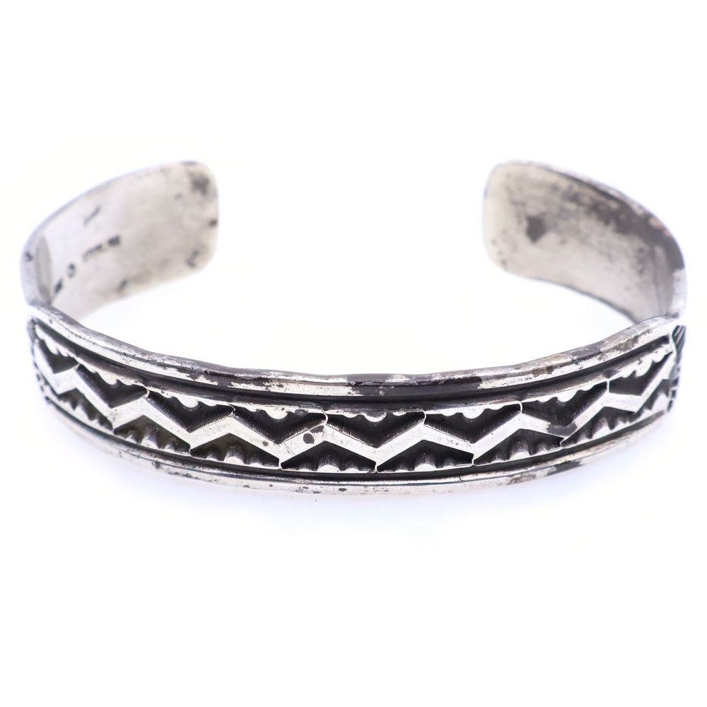 INDIAN JEWELRY インディアンジュエリー ナバホ族 Mary Bill メアリービル スタンプワーク バングル ブレスレット シルバー