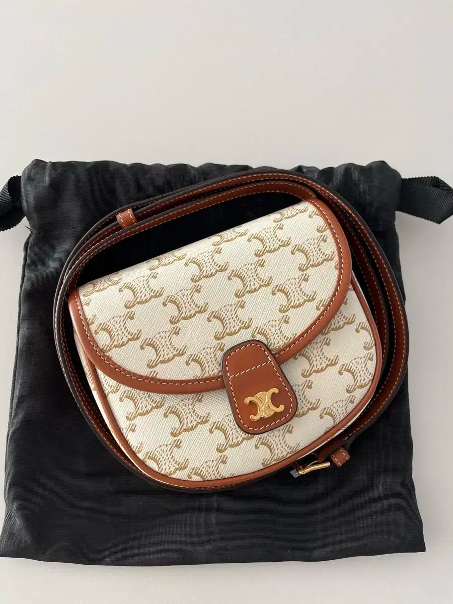 Celine セリーヌ ミニベサチェ 白