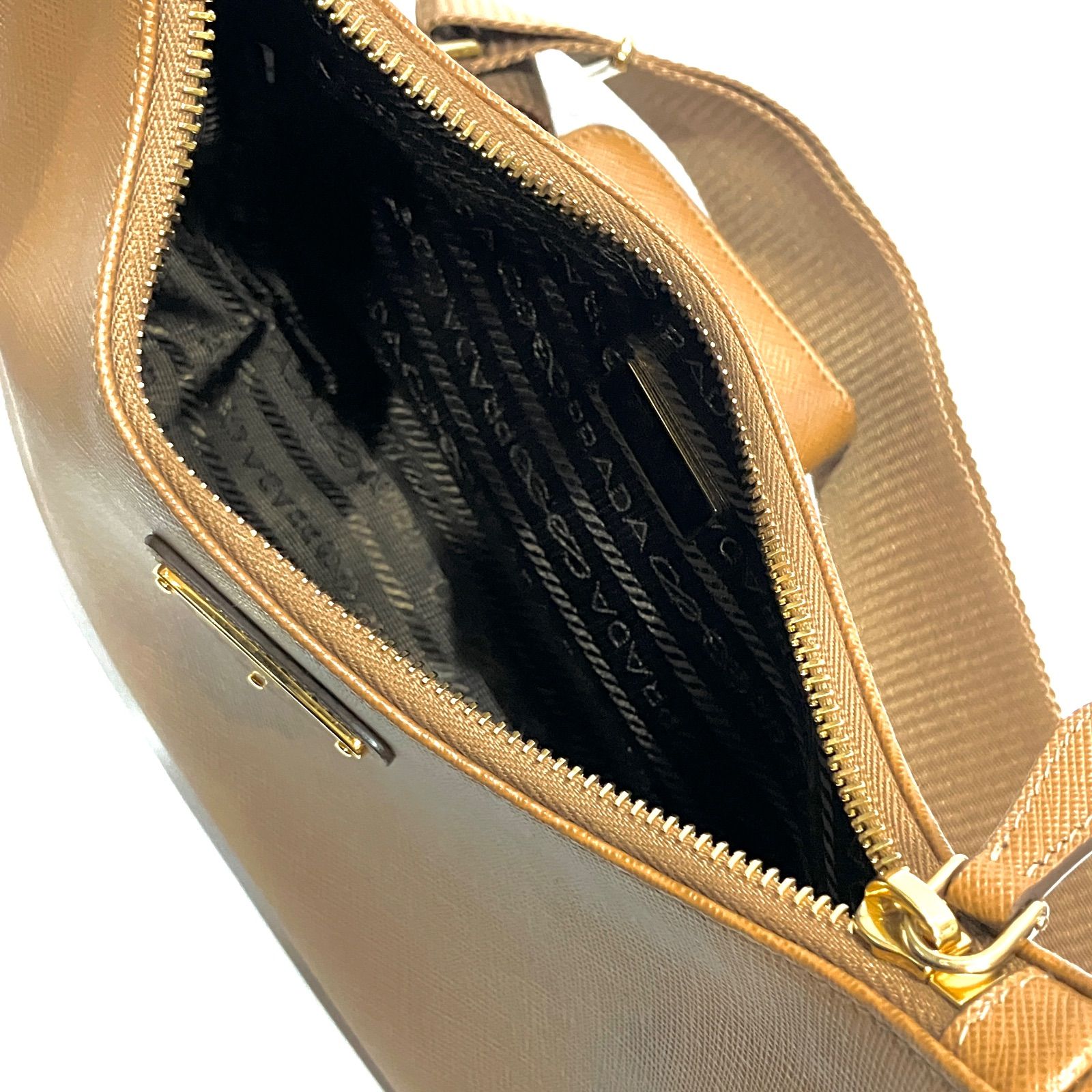 未使用品級美品】PRADA プラダ ショルダーバッグ Re-Edition 2005リ 