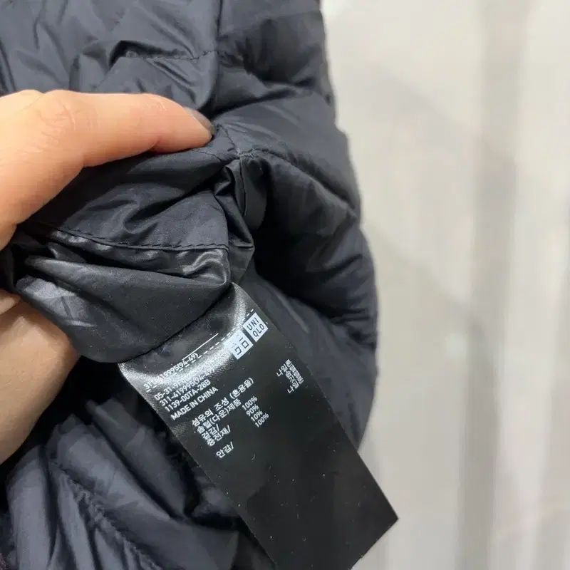 100) ユニクロ ウルトラライトダウン ダウンベスト 未使用級 プラス