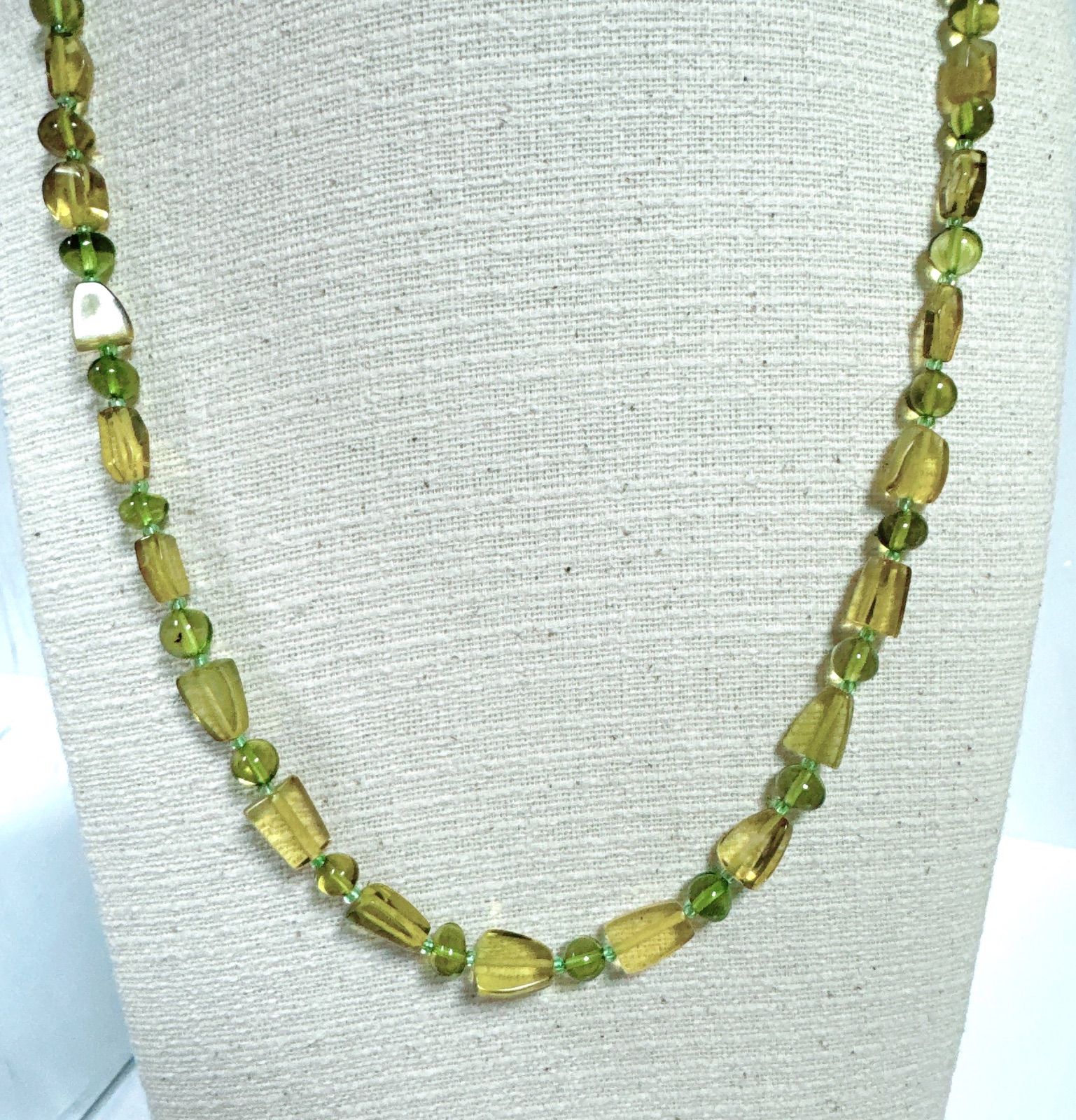 グリーン琥珀ネックレスグリーンアンバーネックレスNO25-2396 - メルカリ