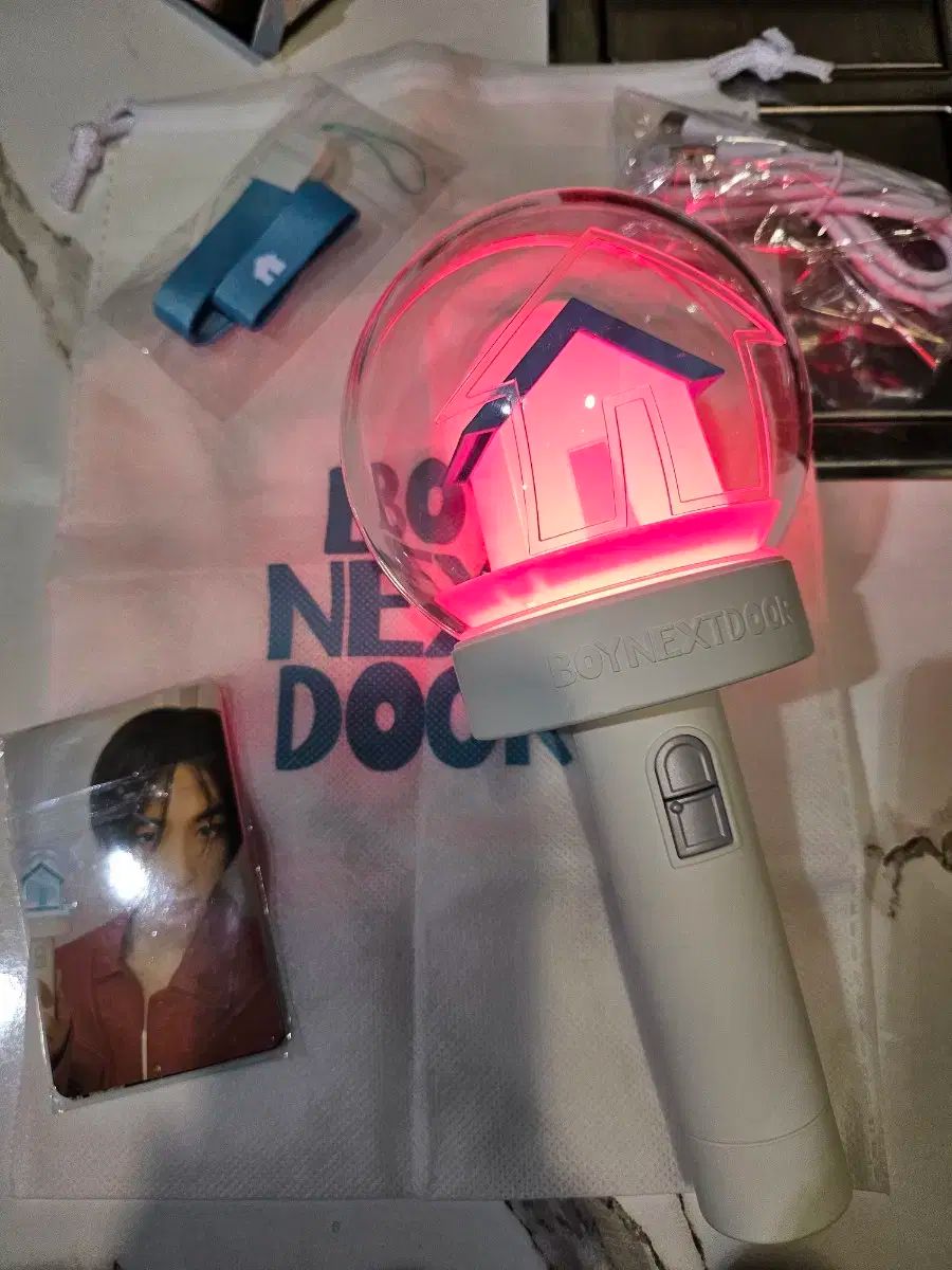 BOYNEXTDOOR(ボイネク) ペンライト + トレカ フルセット - メルカリ