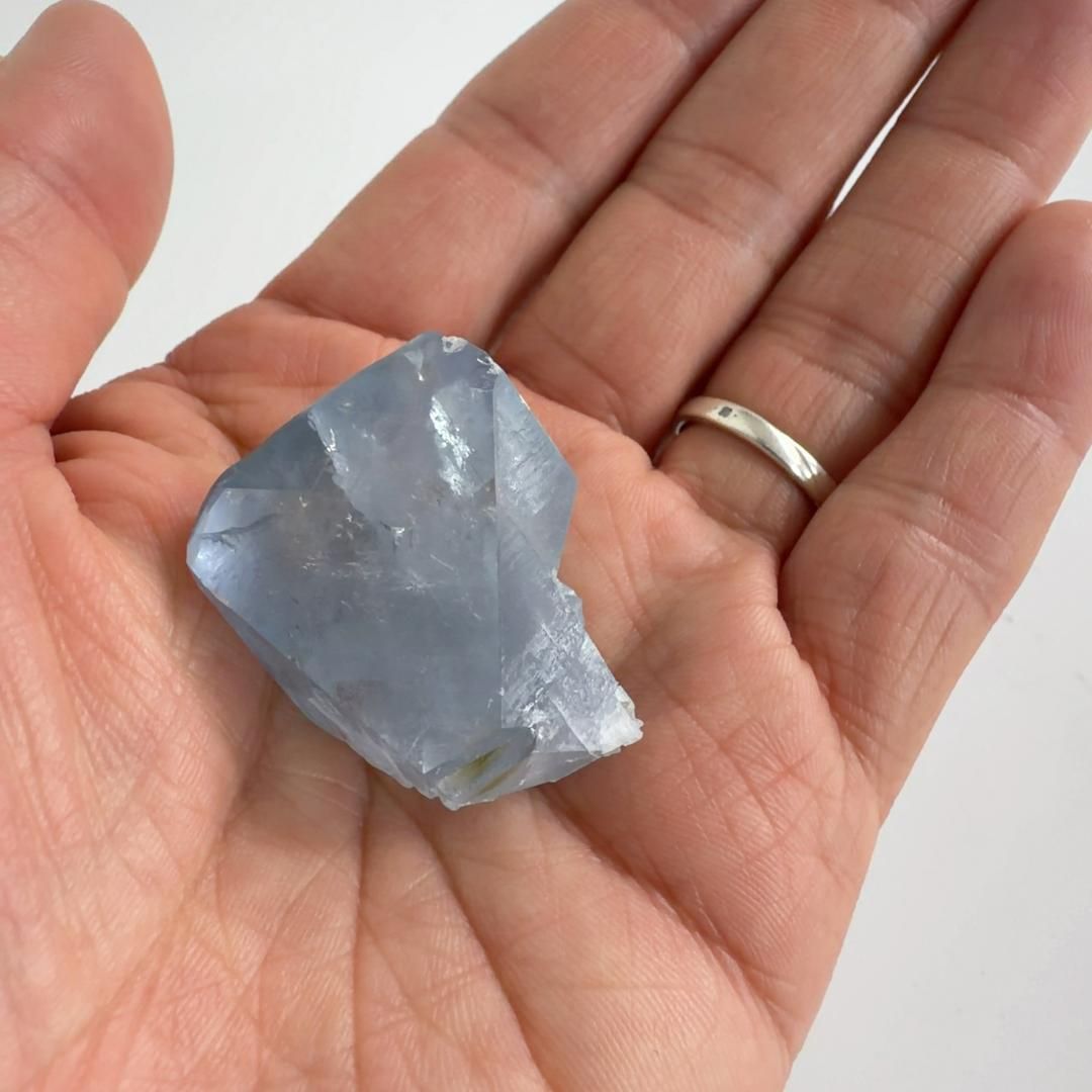 E32051】 結晶 マダガスカル産 セレスタイン 天青石 セレスタイト 鉱物