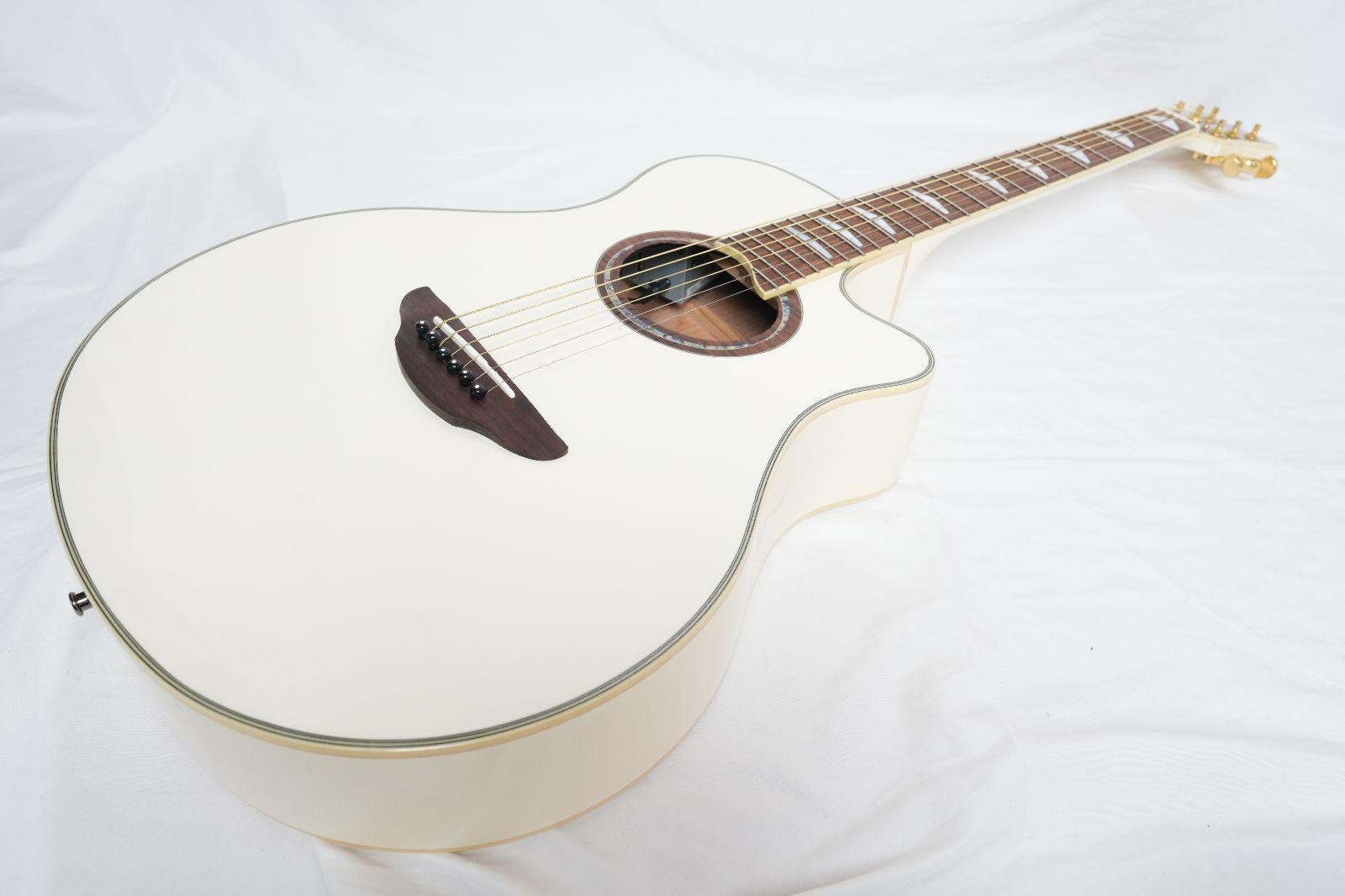【美品】YAMAHA APX1000pw ☆YAMAHA☆APX1000 PW Pearl White エレアコ 美品 SRTシステム搭載