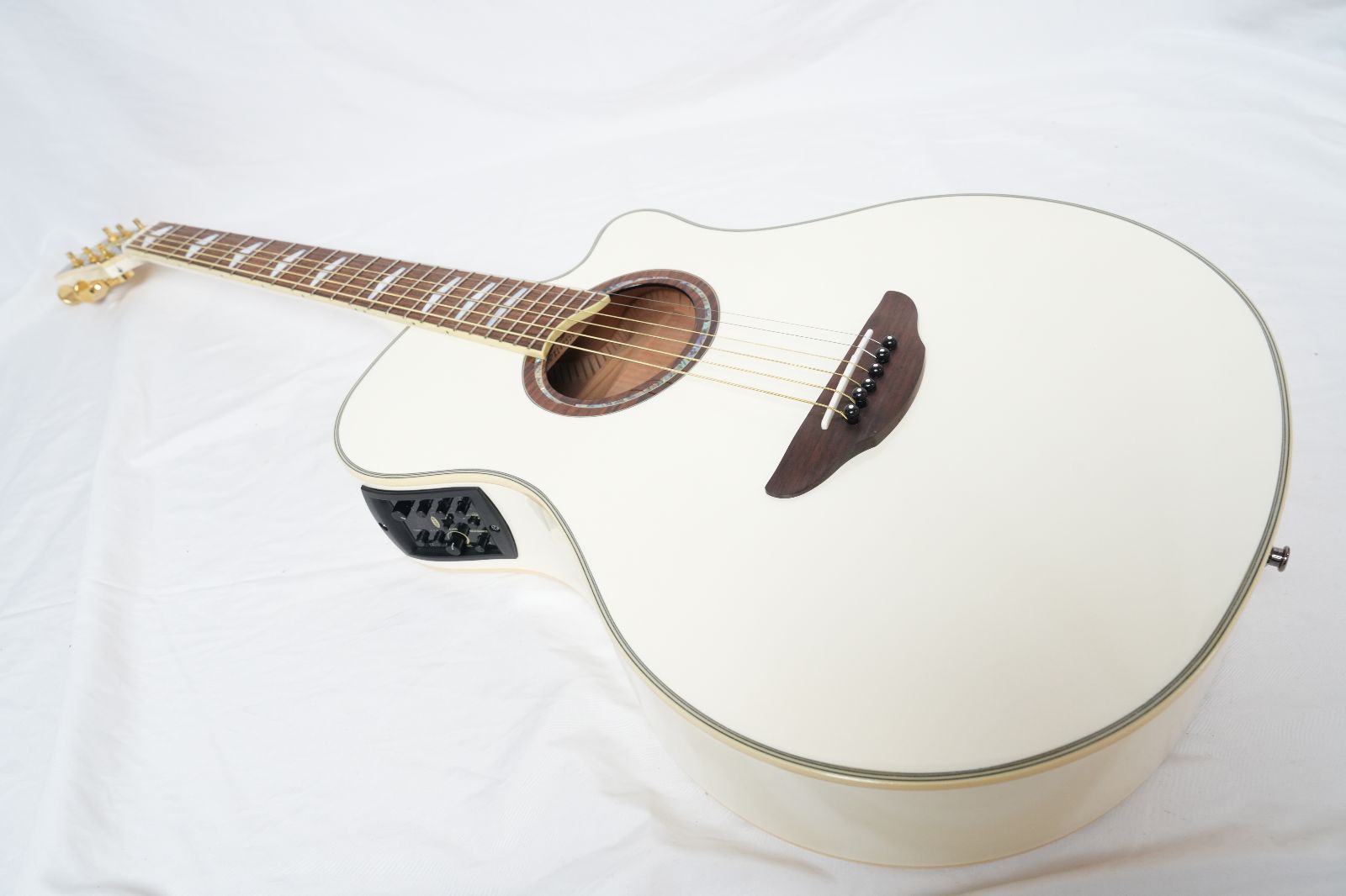 ☆YAMAHA☆APX1000 PW Pearl White エレアコ 美品 SRTシステム搭載