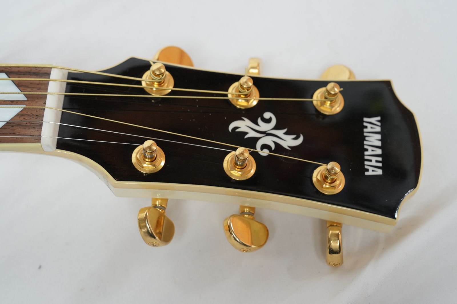 ☆YAMAHA☆APX1000 PW Pearl White エレアコ 美品 SRTシステム搭載