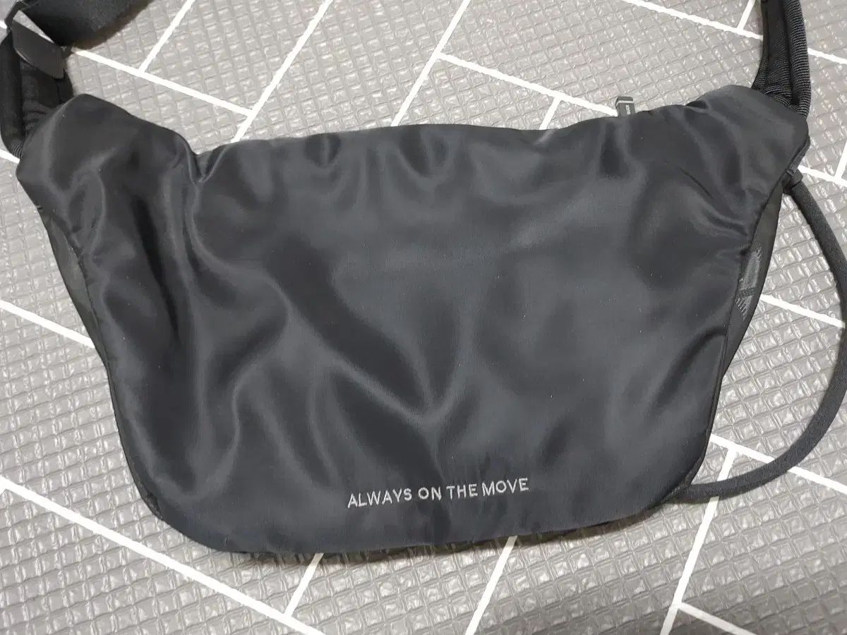 マンダリナダック スリングバック