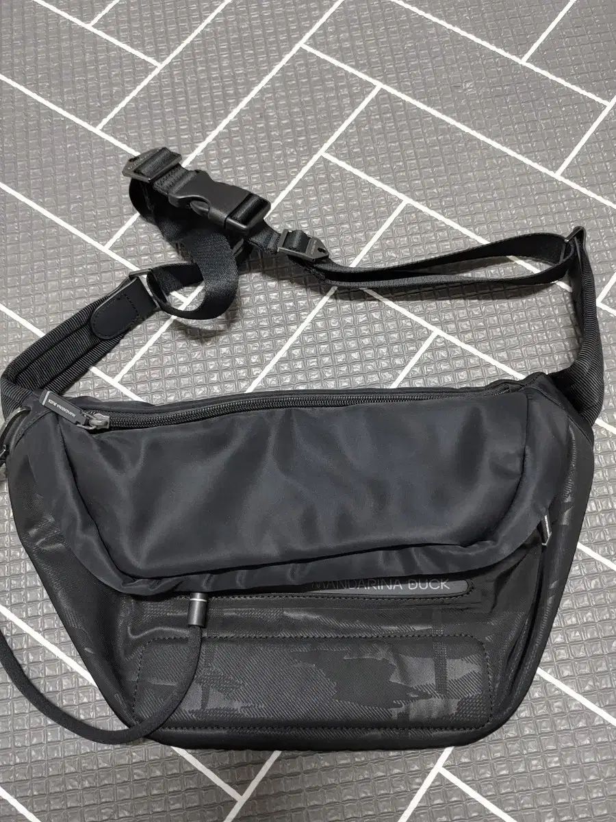 マンダリナダック スリングバック