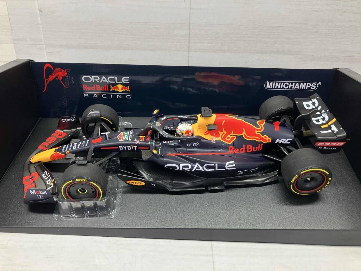 MINICHAMPS 1/18 オラクル レッド ブル レーシング RB18 マックス