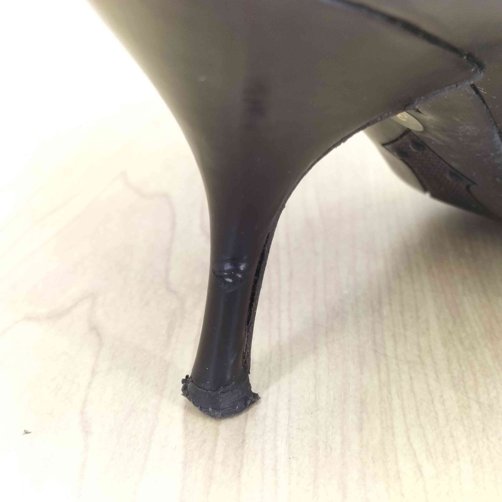 【最終価格】PRADA 22.5cm ブラック エナメル パンプス プラダ PRADA エナメル ポイントトゥ パンプス レディース 38 - メルカリ