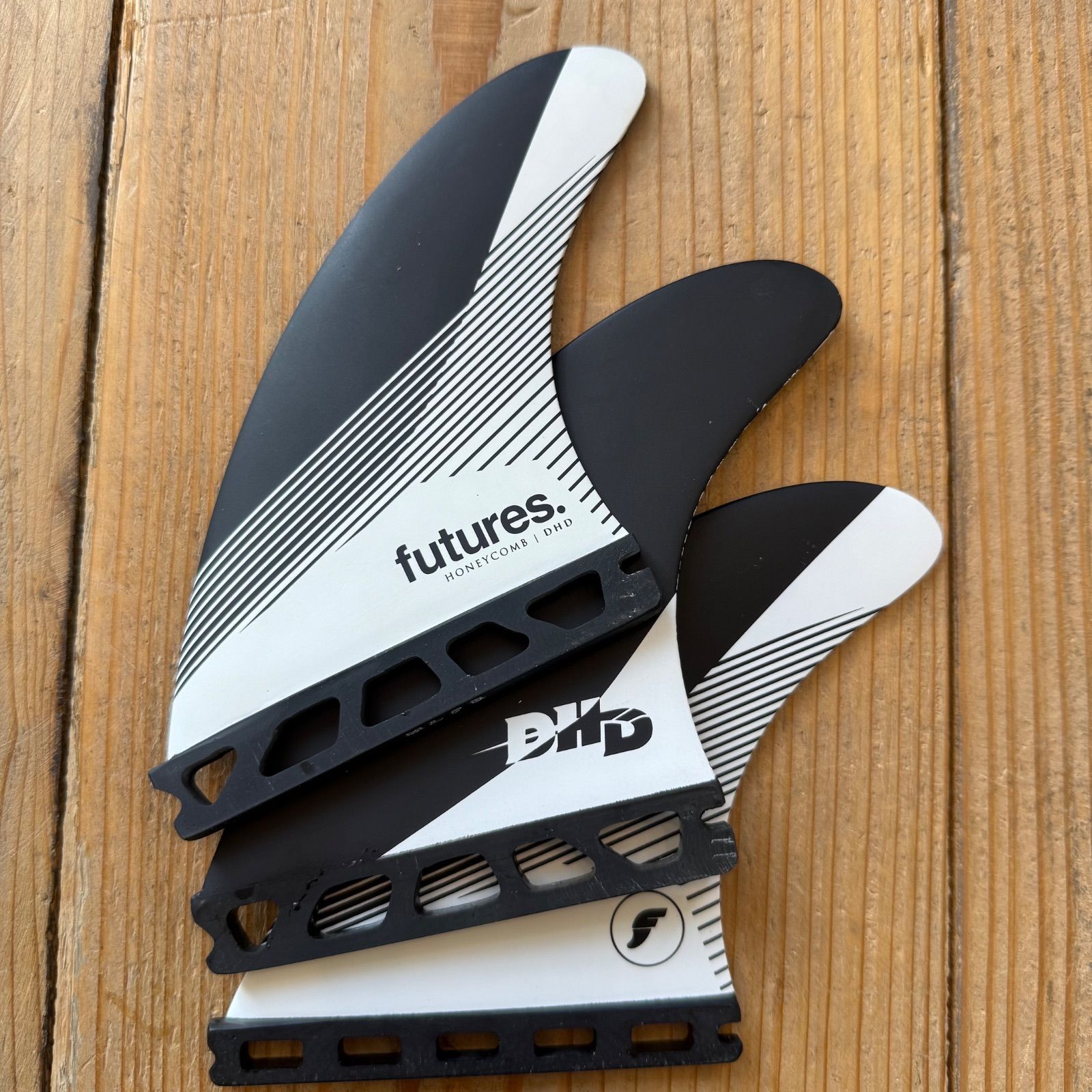 futures フィン DHD ダレンハンドレー Mサイズ サーフィン 美 futures フィン DHD ダレンハンドレー トライフィン Mサイズ