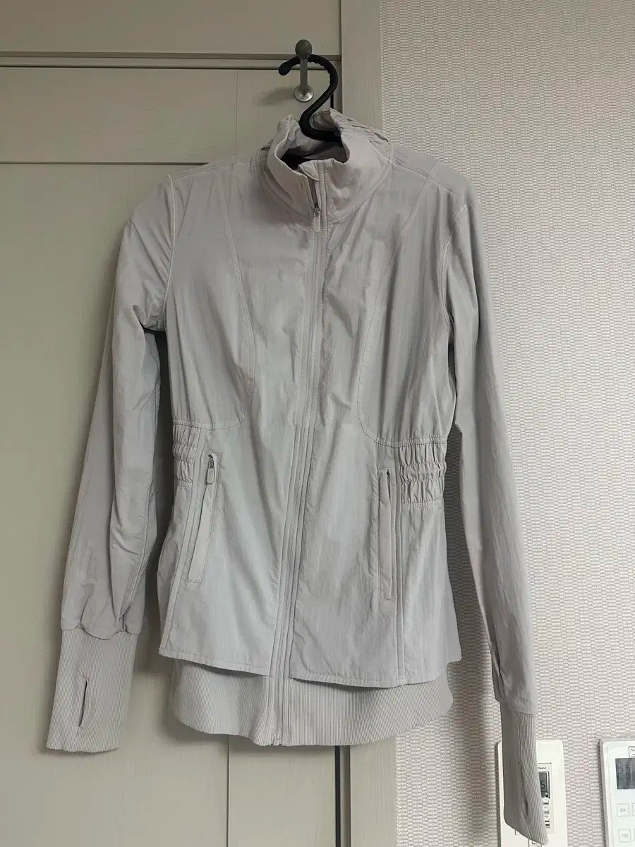 ルルレモン ウィンドブレーカー - メルカリ