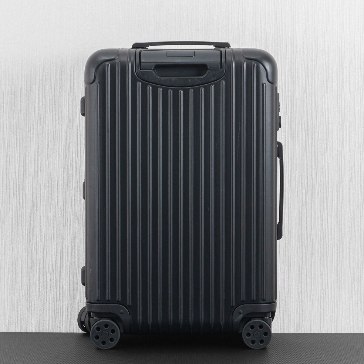 生涯保証 RIMOWA リモワ Essential エッセンシャル チェックインM 60L