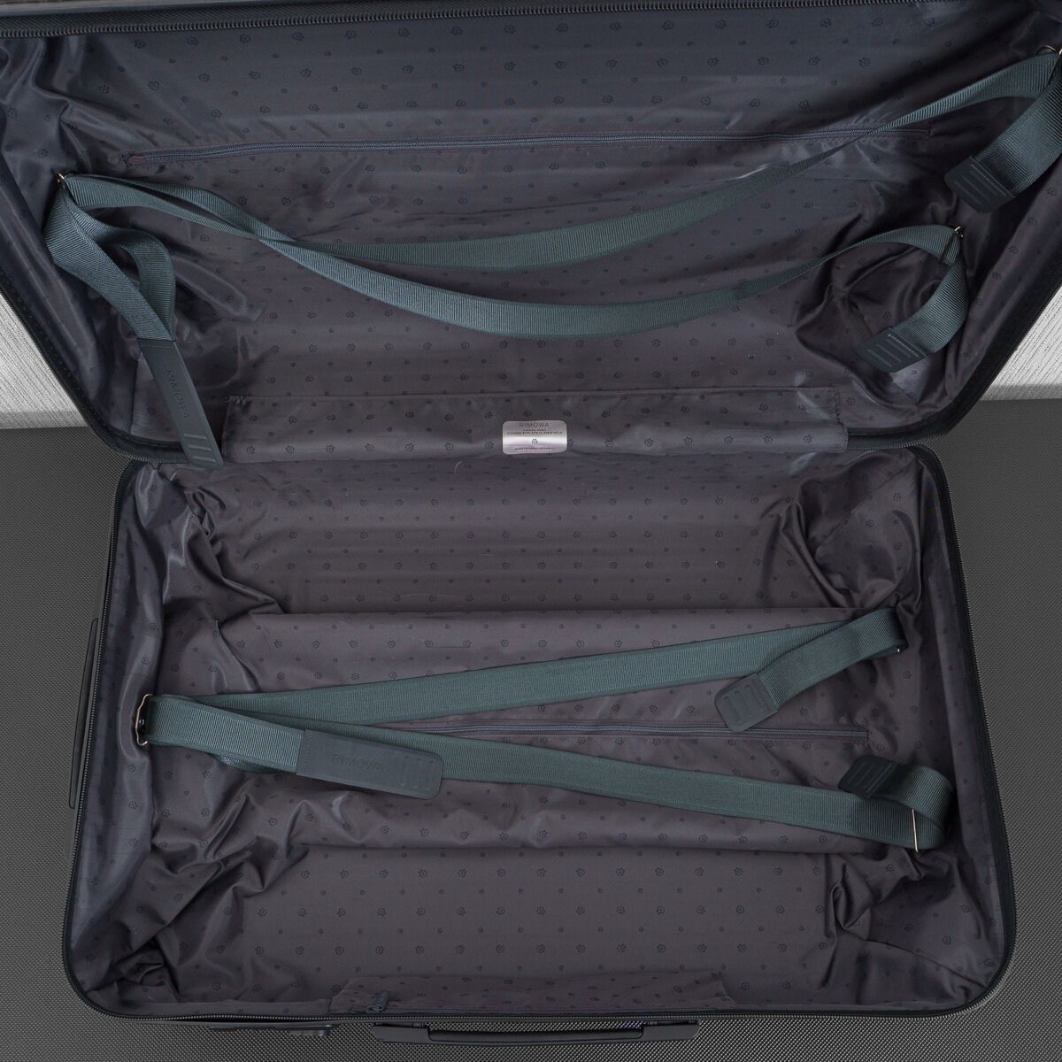 生涯保証 RIMOWA リモワ Essential エッセンシャル チェックインM 60L