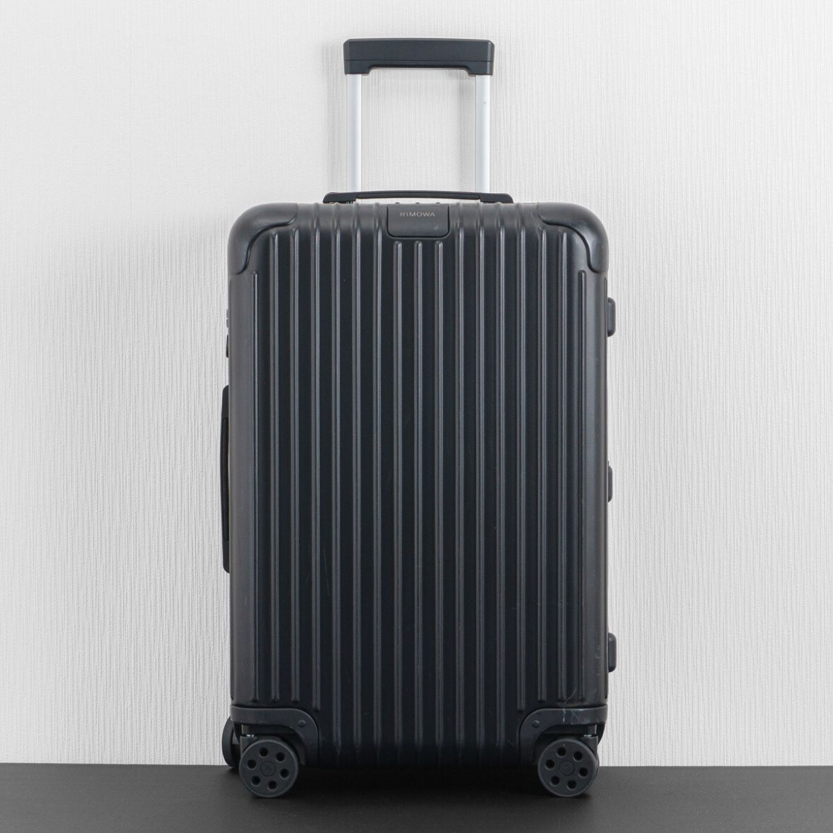 RIMOWA リモワ 35L 2輪　マットブラック　TSAロック 生涯保証 RIMOWA リモワ Essential エッセンシャル チェックインM 60L