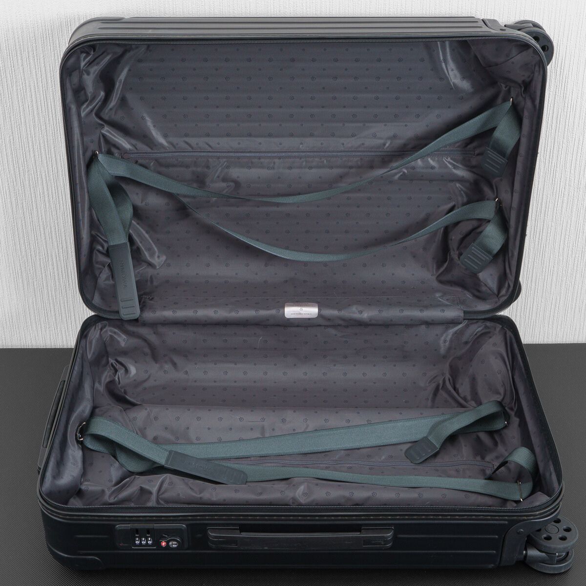 生涯保証 RIMOWA リモワ Essential エッセンシャル チェックインM 60L