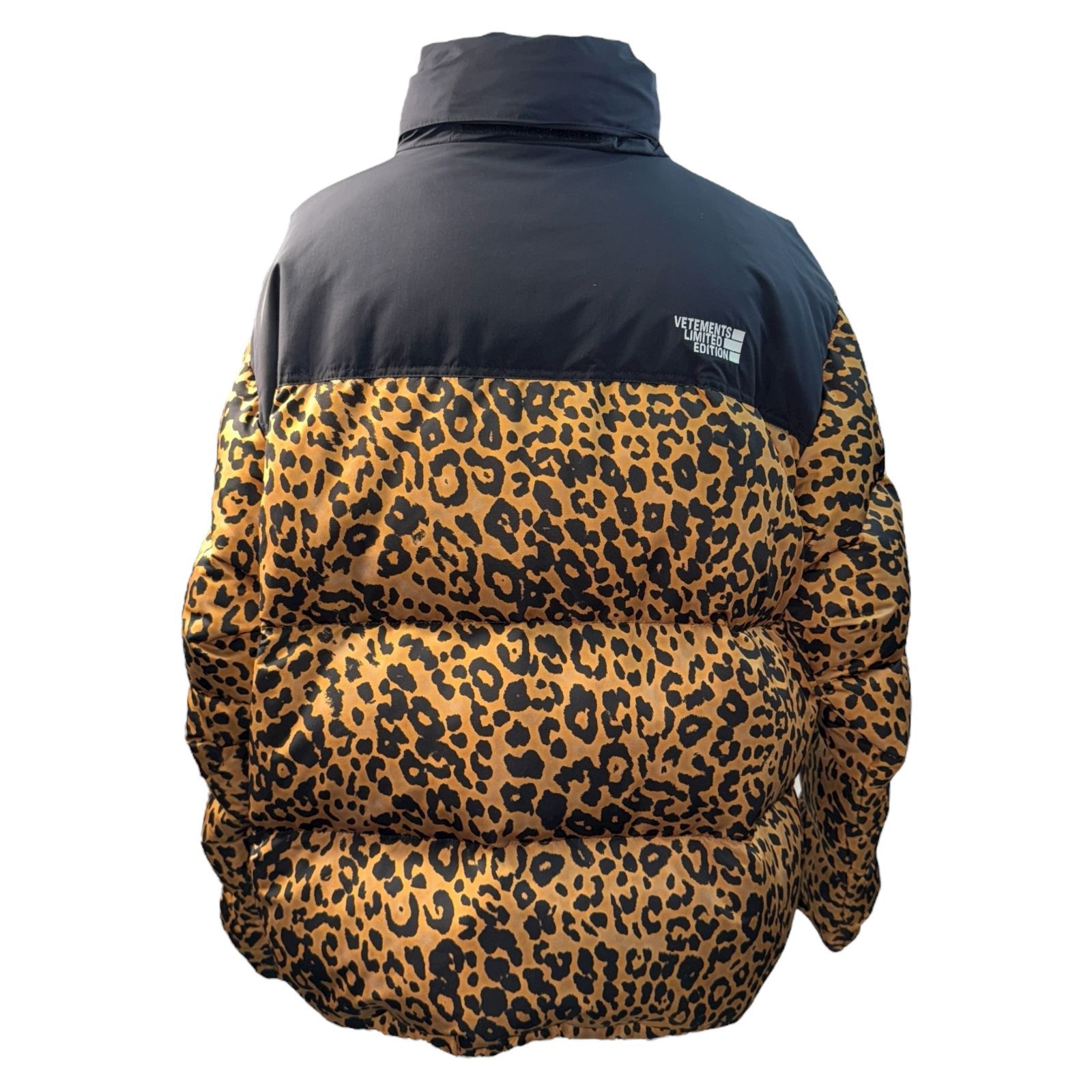VETEMENTS】ヴェトモン ダウンジャケット - メルカリ