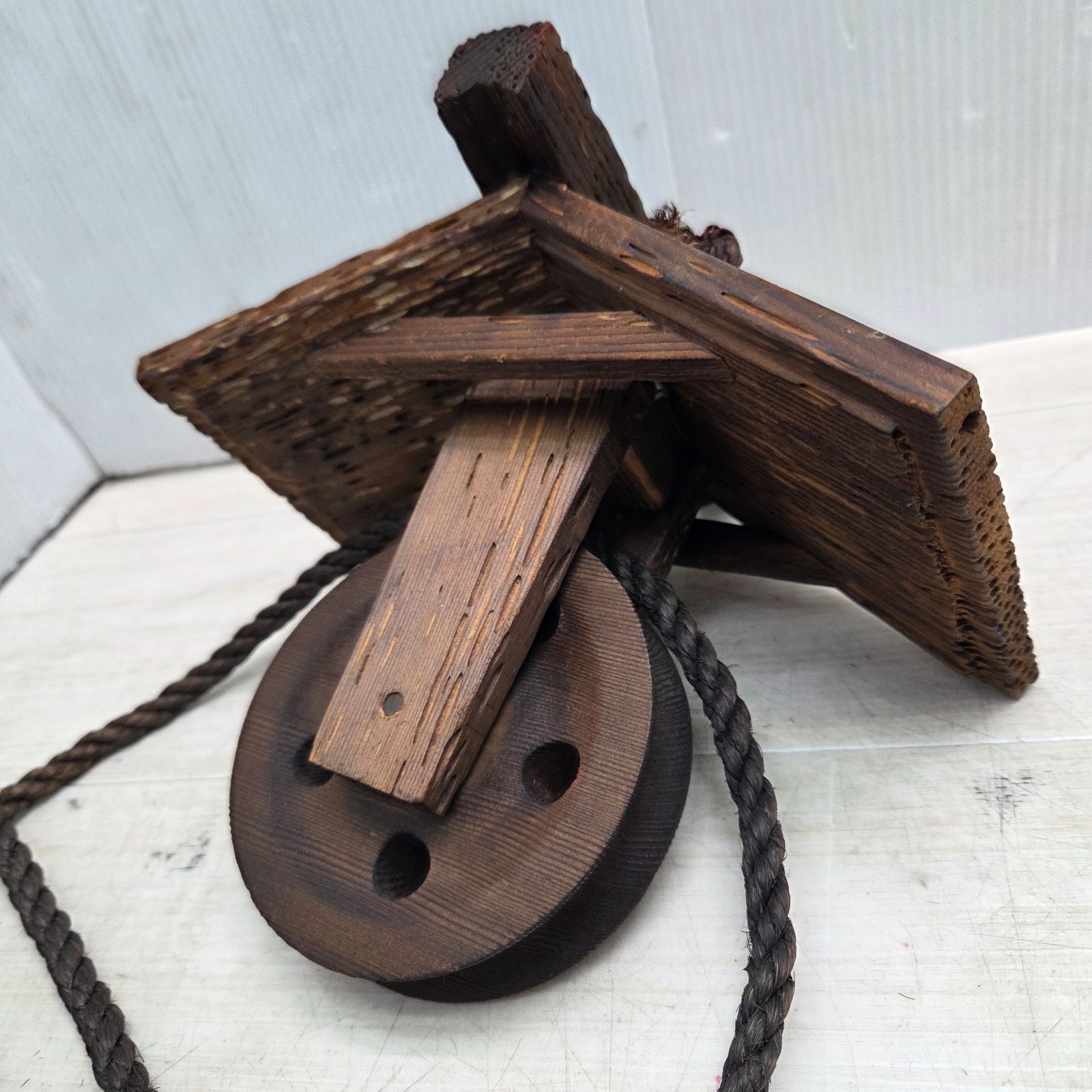 11 S00252 木製 井戸 滑車 つるべ 桶 2個 セット 民芸品 工芸品